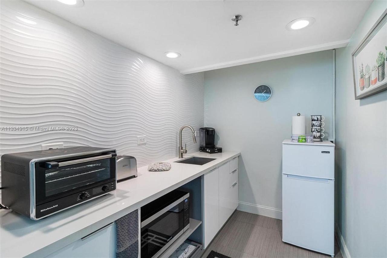 Апарт отель 11Th - Seven Heaven Miami- Unforgettable Ocean Front- Free Parking Майами-Бич Экстерьер фото