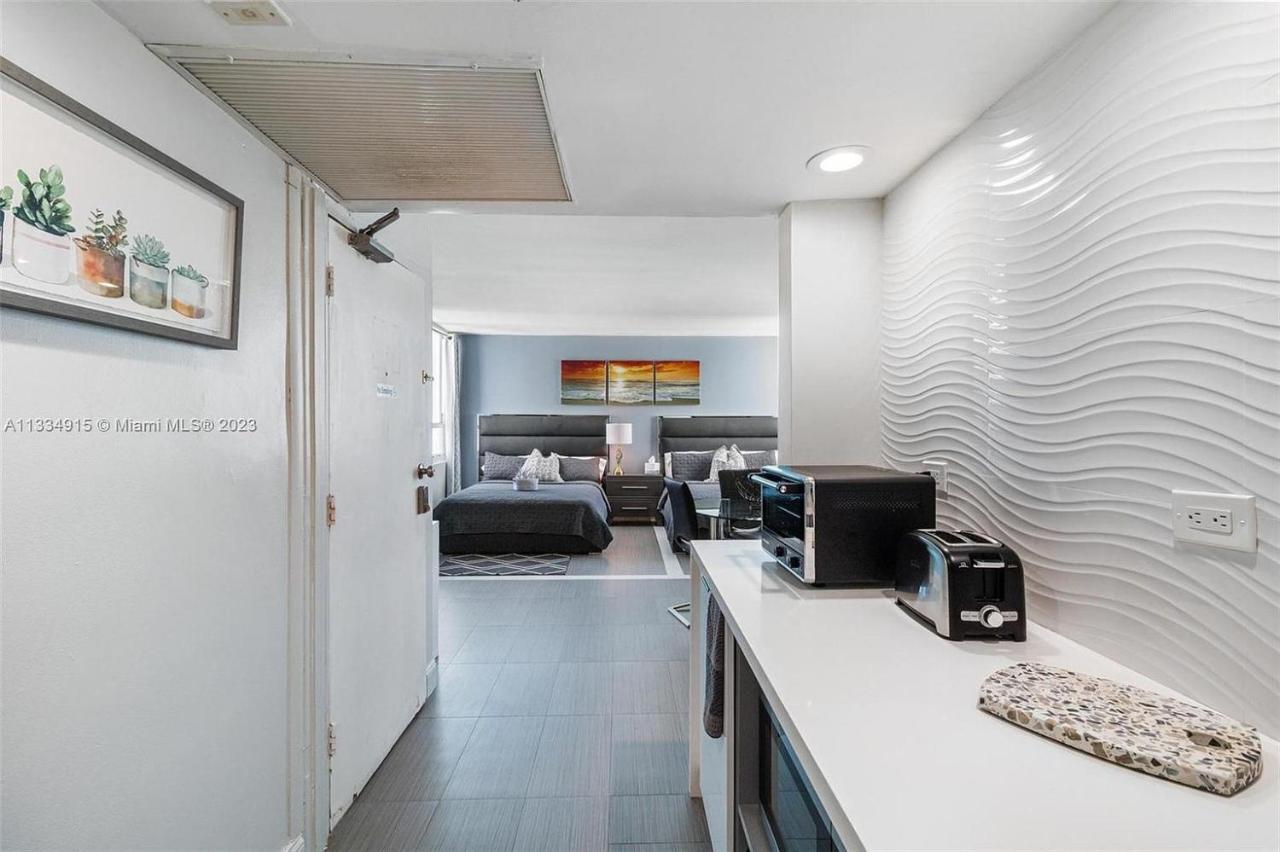 Апарт отель 11Th - Seven Heaven Miami- Unforgettable Ocean Front- Free Parking Майами-Бич Экстерьер фото